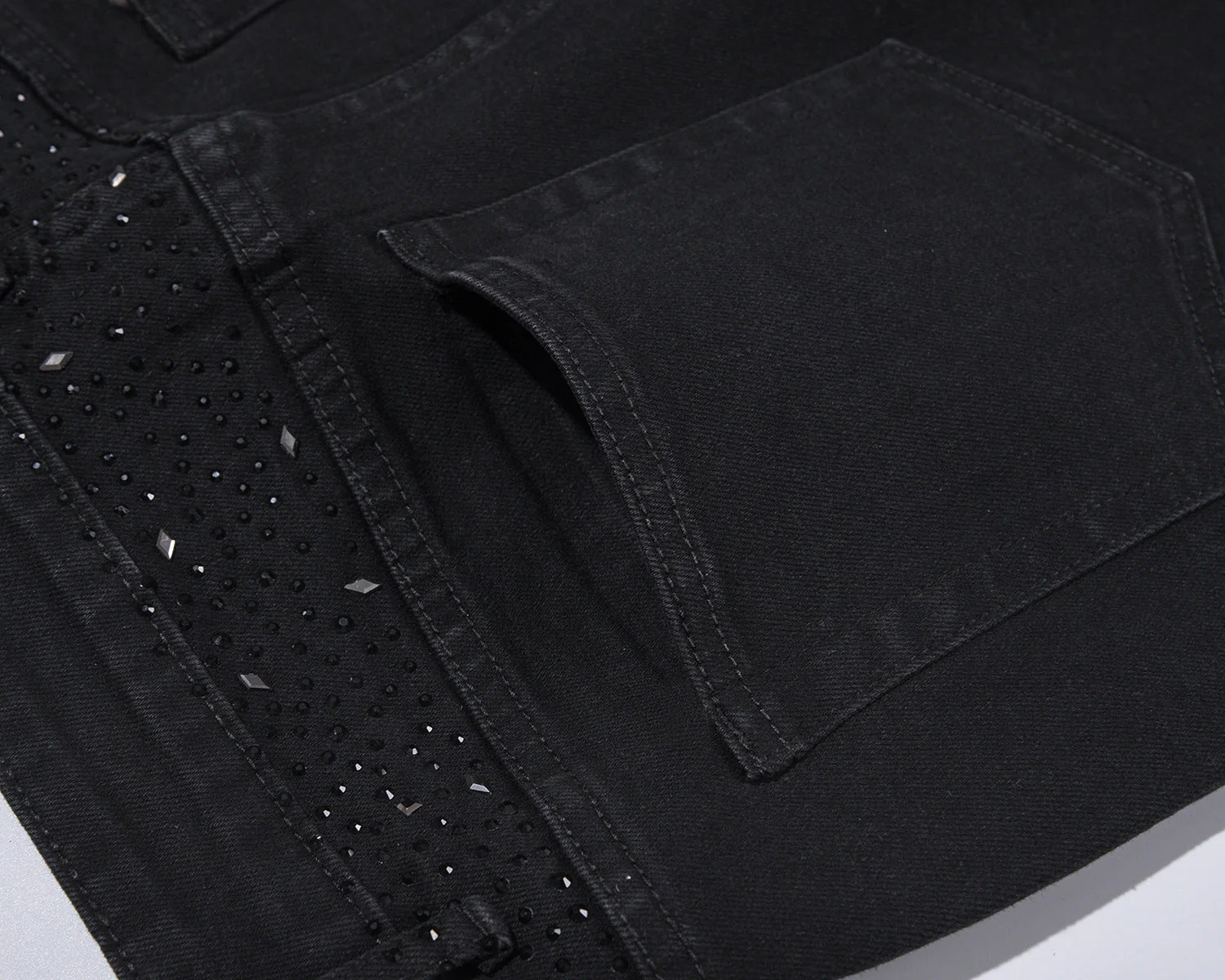 💥Christmas Sale 40% OFF👖 Rhinestone Embellished Slim-Fit Black Denim Jeans - Stretch Comfort with Sparkling Waistband for a Dazzling Look 💎🖤 - Image 6