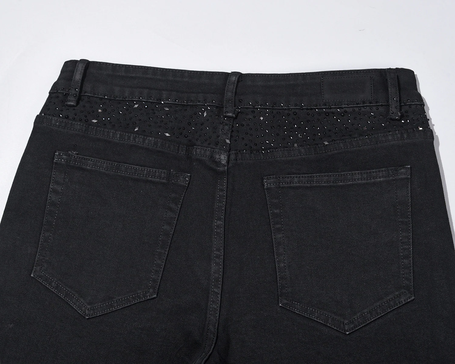 💥Christmas Sale 40% OFF👖 Rhinestone Embellished Slim-Fit Black Denim Jeans - Stretch Comfort with Sparkling Waistband for a Dazzling Look 💎🖤 - Image 7