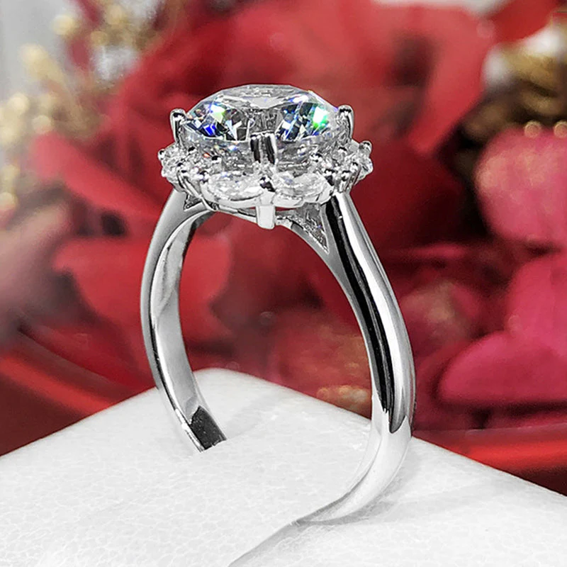 Exquisite Moissanite Solitaire Ring - Image 2