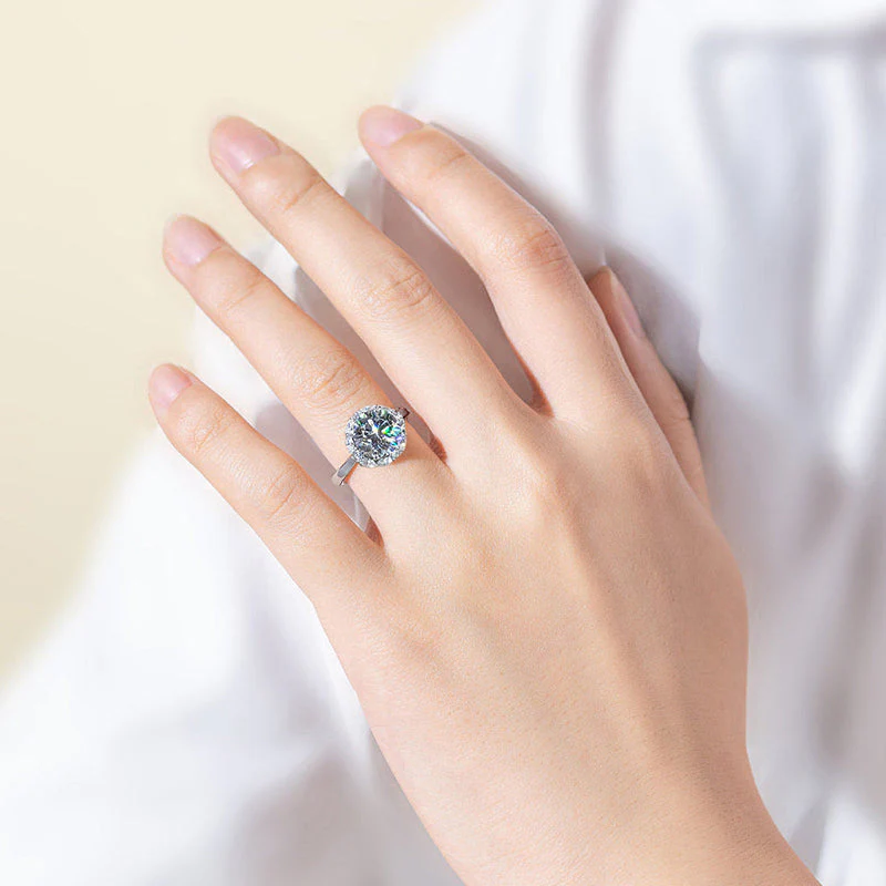 Exquisite Moissanite Solitaire Ring - Image 7
