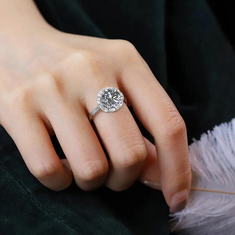 Exquisite Moissanite Solitaire Ring - Image 8