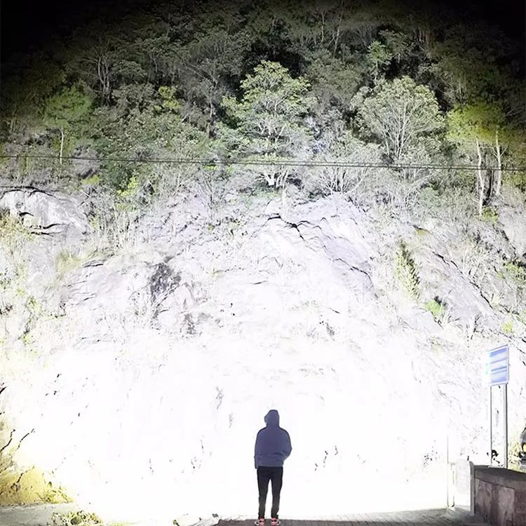 🔦☀️Super Strong Light Zoomable Flashlight - Image 3