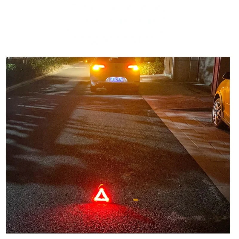 🥳2026 HOT SALE💥50K+ SOLD!🚨 3-IN-1 solar emergency triangle warning light at the roadside📱 - Image 5